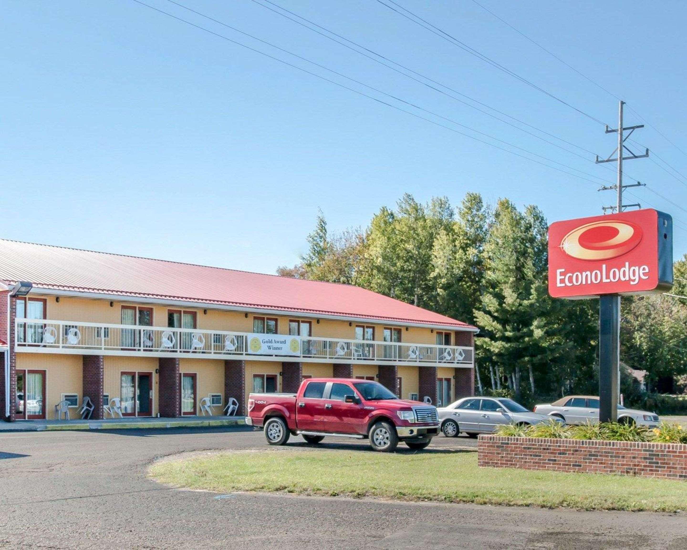 Econo Lodge Cadillac By Choice Exterior foto