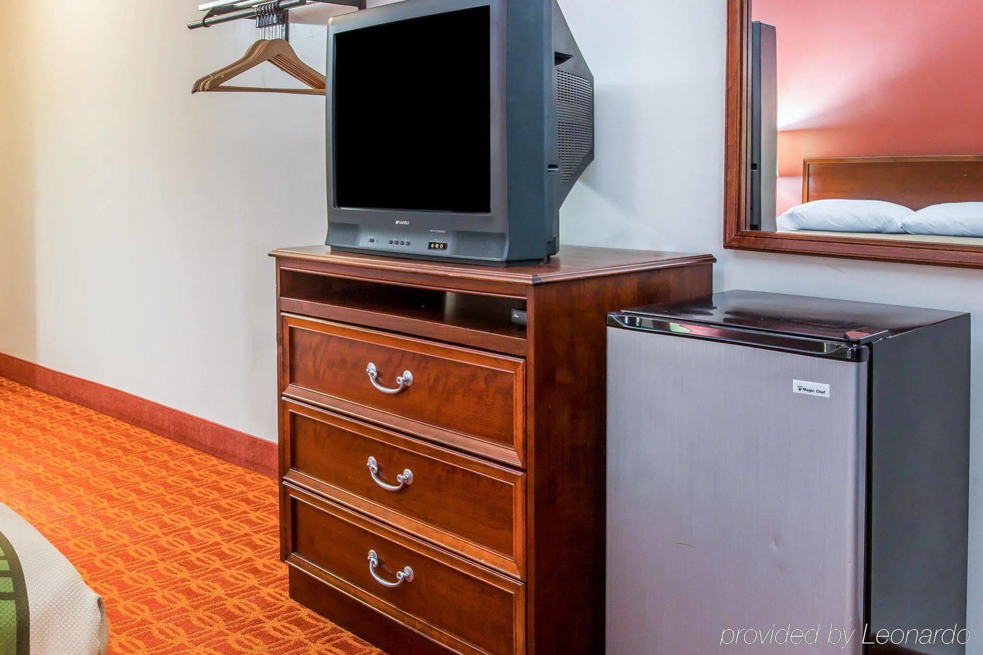 Econo Lodge Cadillac By Choice Exterior foto
