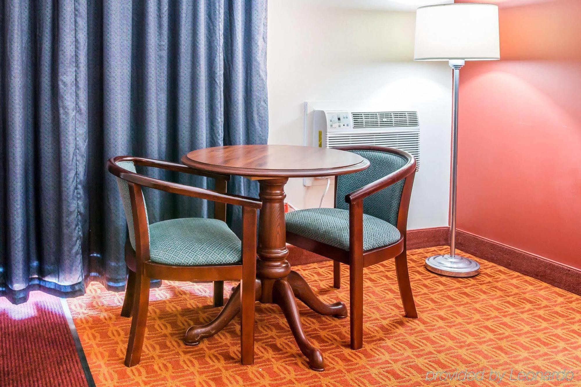 Econo Lodge Cadillac By Choice Exterior foto